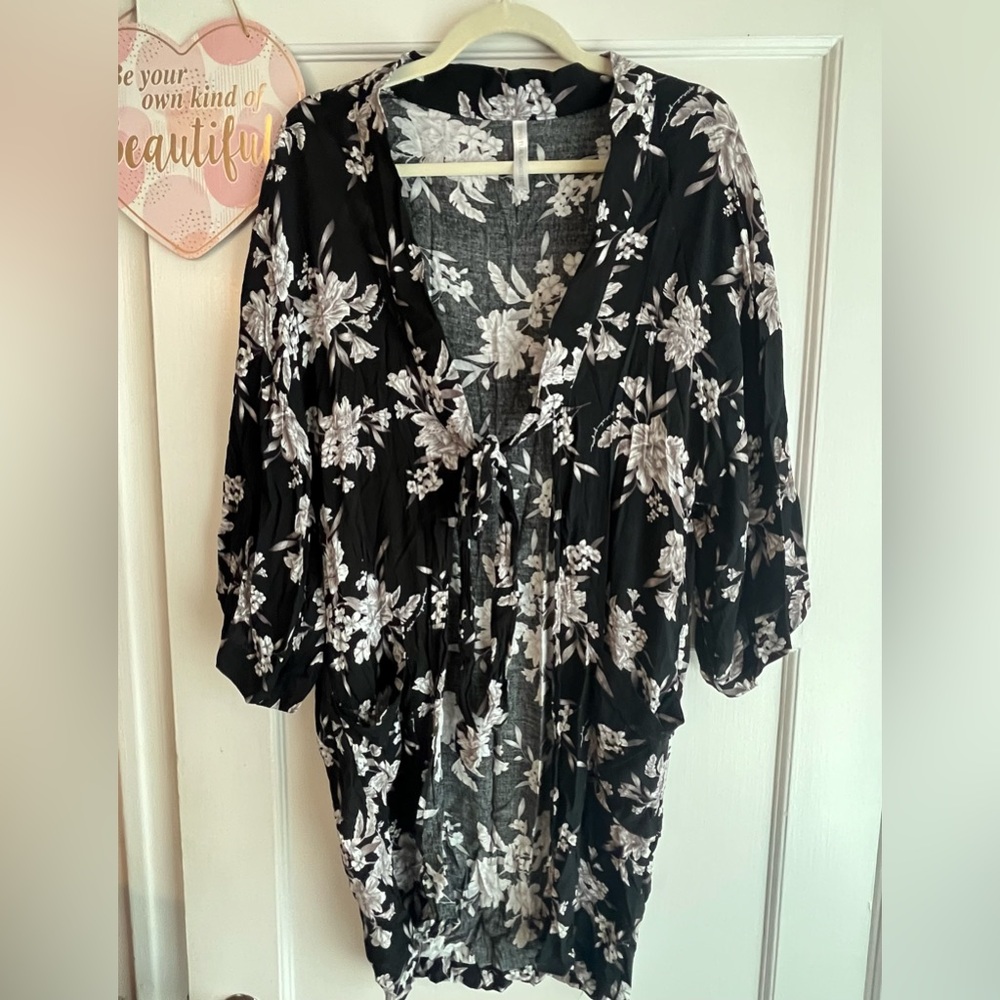 Spiritual Gangster Kimono Cover Up Black Floral with Pockets
